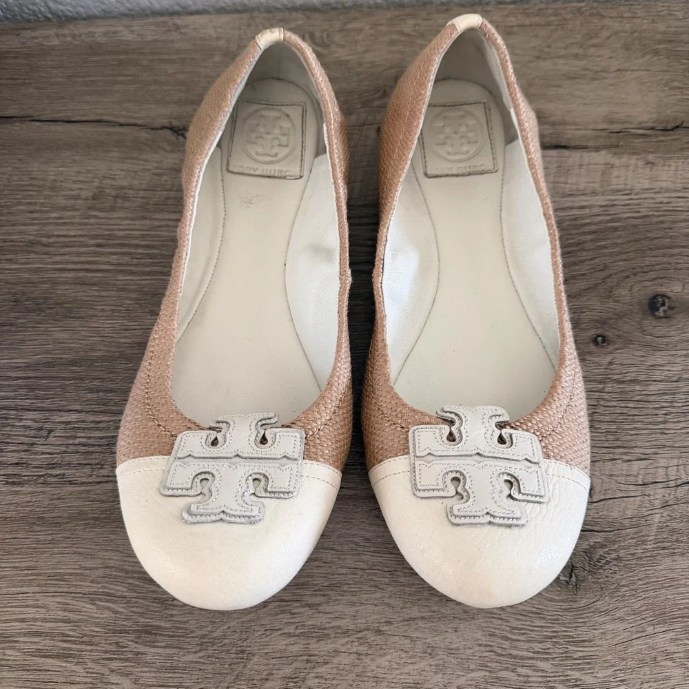 Tory Burch Ballet US 9M Flat Ballet Beige White Leather Cap Toe Logo Shoe Carita